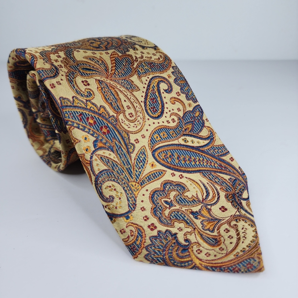 BRUNO PIATTELLI Gold Silk Paisley Tie.